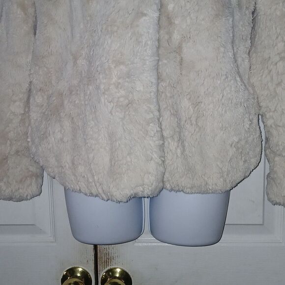 Jou Jou for Versona super soft cream color  faux fur jacket  Sz S  NWOT - Picture 2 of 5